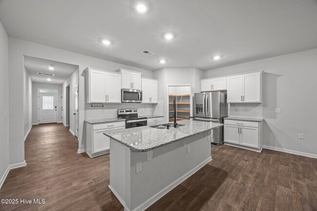Building Photo - 204 Gabrielle St