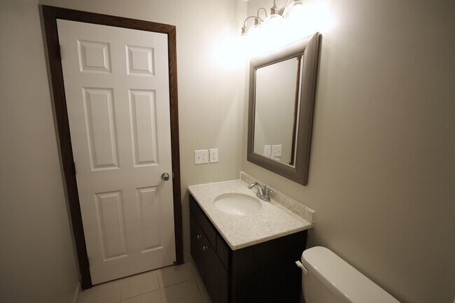 Building Photo - Cedarwood Condos - Cable, Internet & Under...