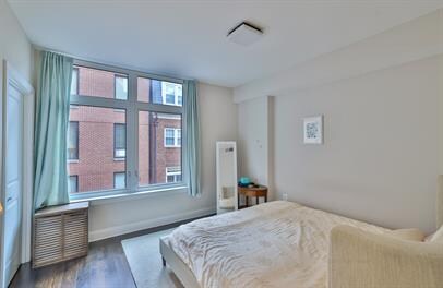 Building Photo - Pets Welcome!! Private Garage Parking Avai...