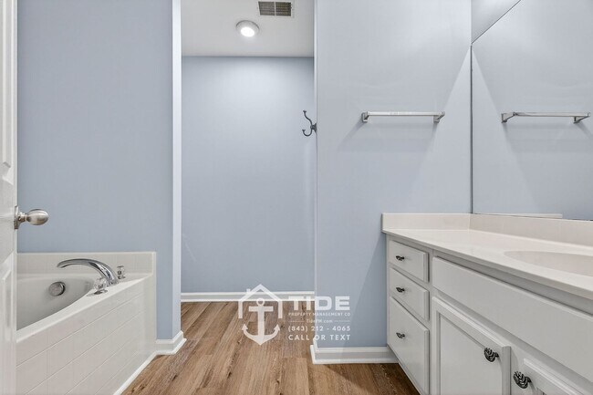 Building Photo - Townhome Living on Daniel Island