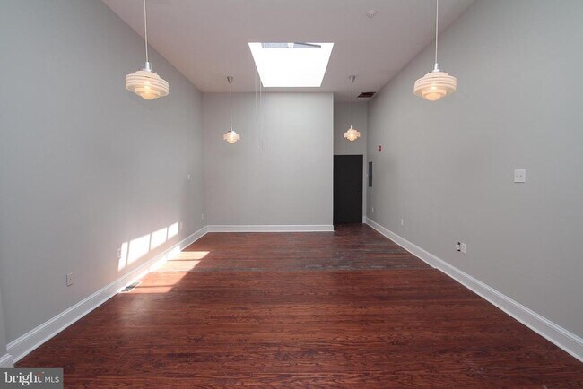 Building Photo - 1527 South St