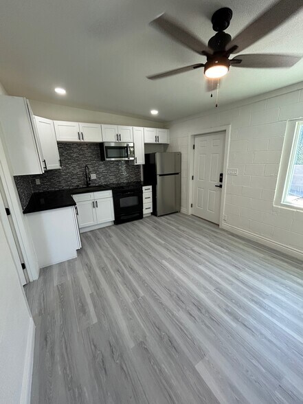 Building Photo - 210 W Monroe Ave