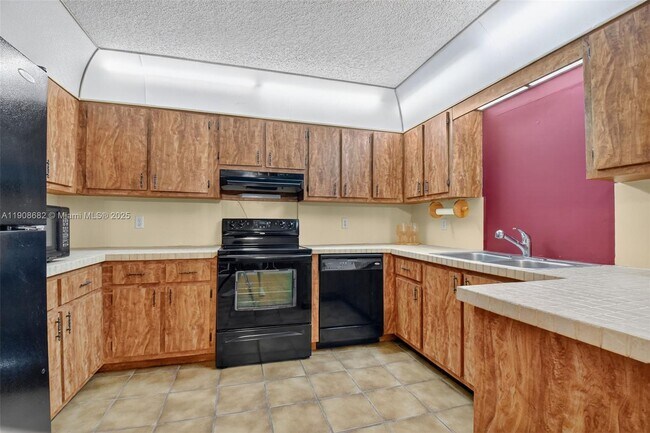 Building Photo - 6858 S Congress Ave