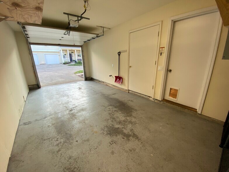 Cleaned garage - 2989 Holborn Cir
