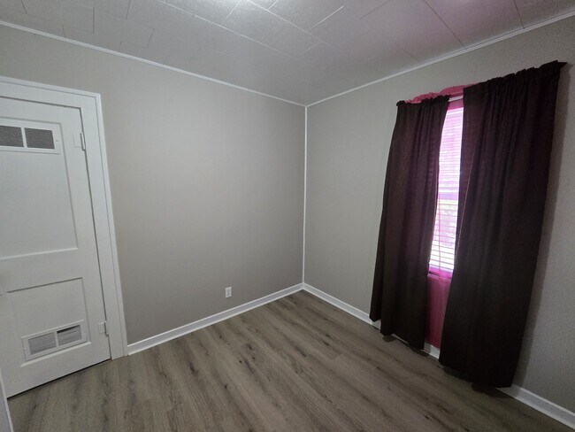 Building Photo - 1124 Kern St