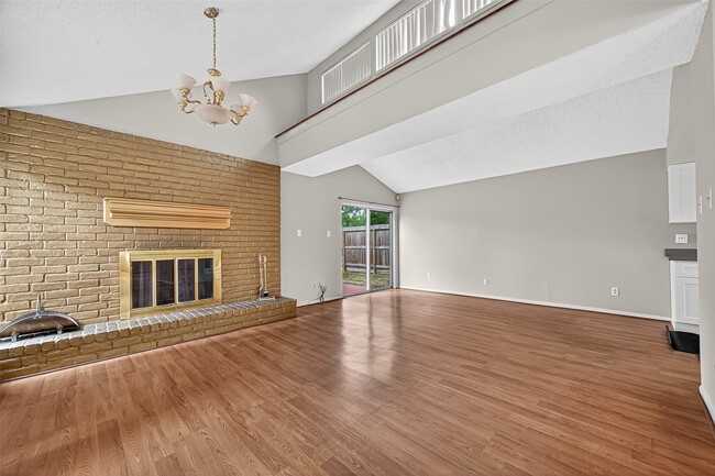 Building Photo - 2042 Hilton Head Dr