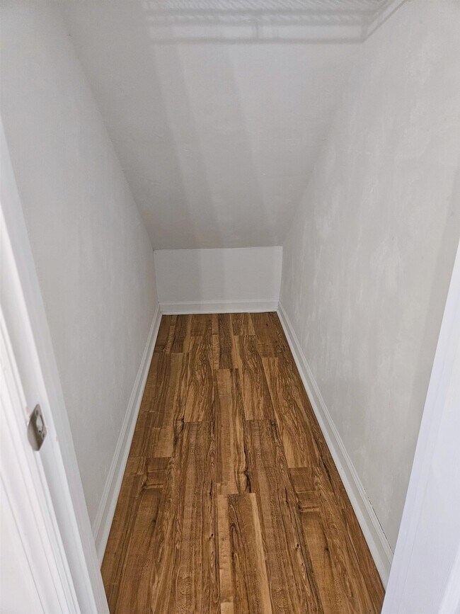 Building Photo - 431 Richview Park Cir E