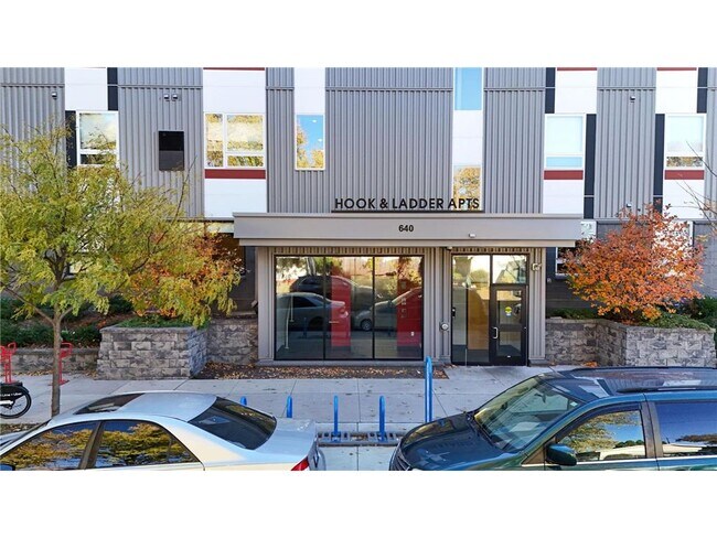 Building Photo - 2318 Jefferson St NE