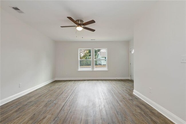 Building Photo - 104 Klassing St SW