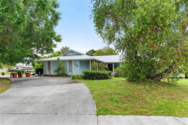 Building Photo - 2041 SE Floresta Dr