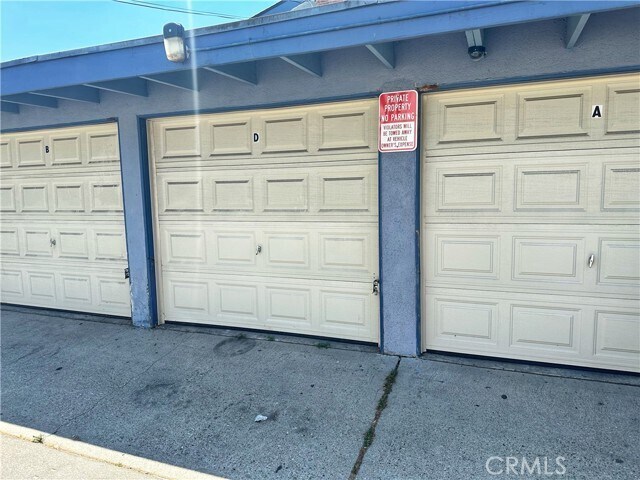 Building Photo - 717 W Provential Dr