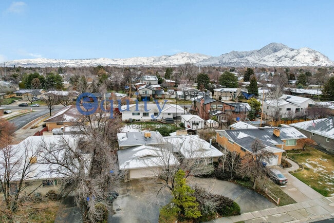 Building Photo - 1941 E Woodside Dr