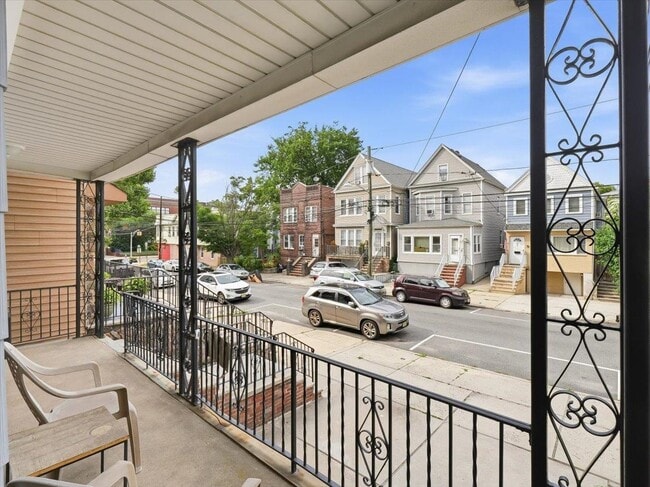 Building Photo - 98 W 47th St