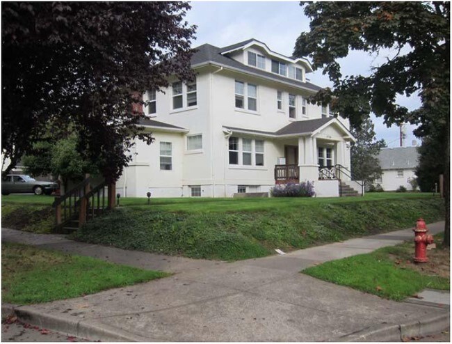 Primary Photo - 1806 Elm St