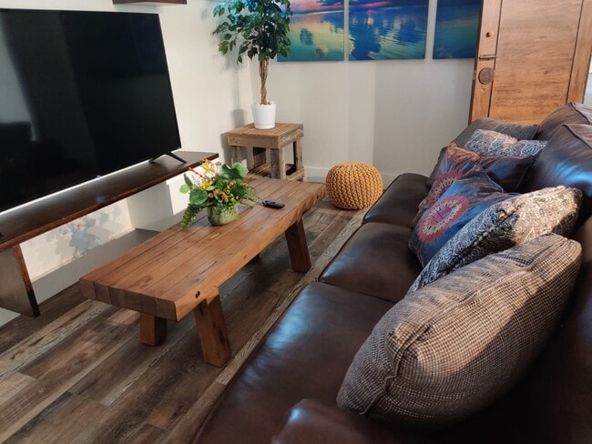 Building Photo - PR 12