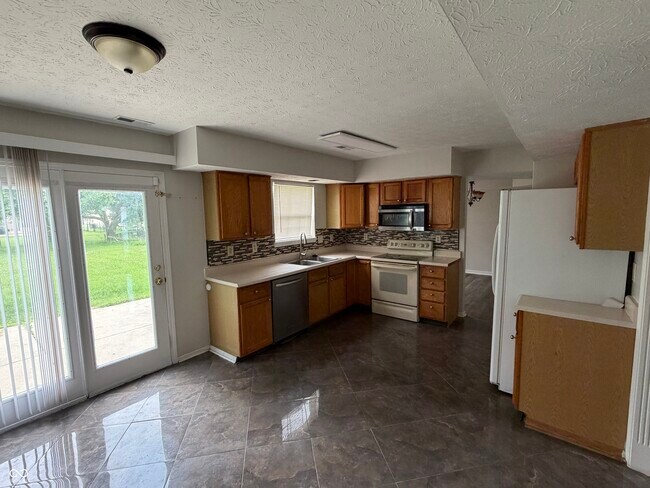 Building Photo - 411 Garden Grace Dr