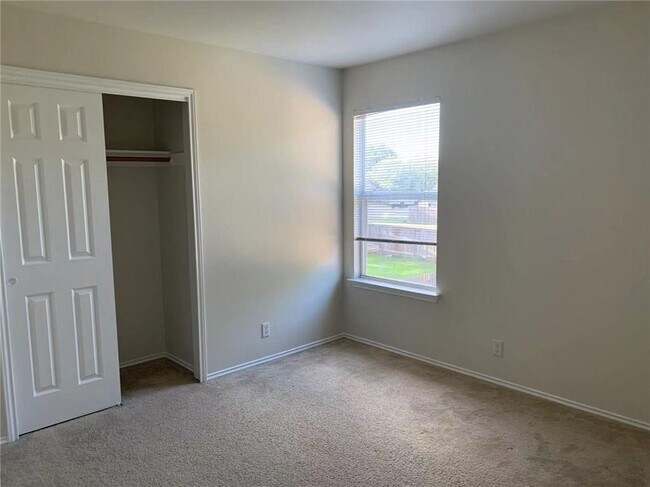 Building Photo - 14304 Sarah Ann Dr