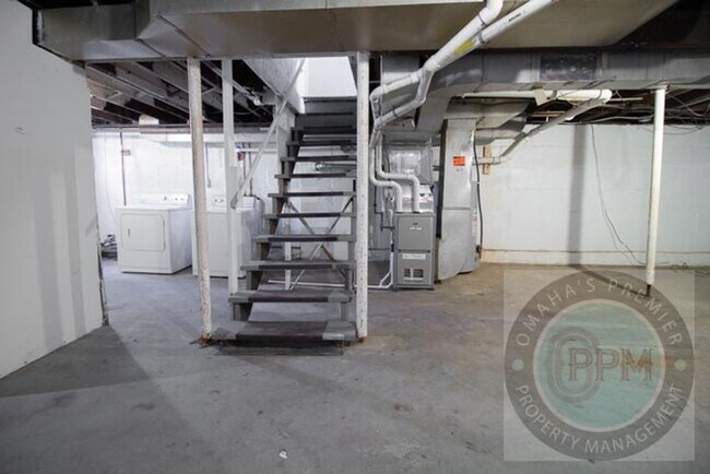 Building Photo - TRISARA 3129/3131 CASS ST