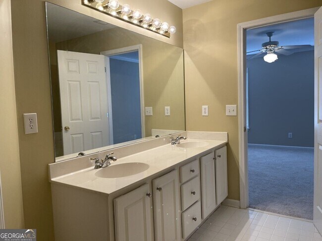Building Photo - 2515 Longcourt Cir