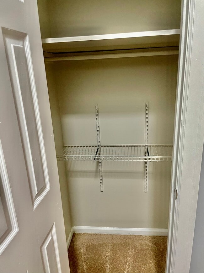 Building Photo - 1150 Horsemans Ln