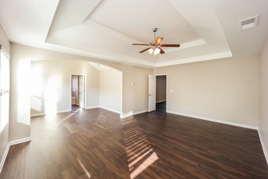Building Photo - 5259 Cantbury Way