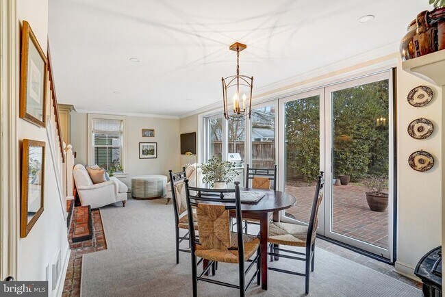 Building Photo - 7153 Main St