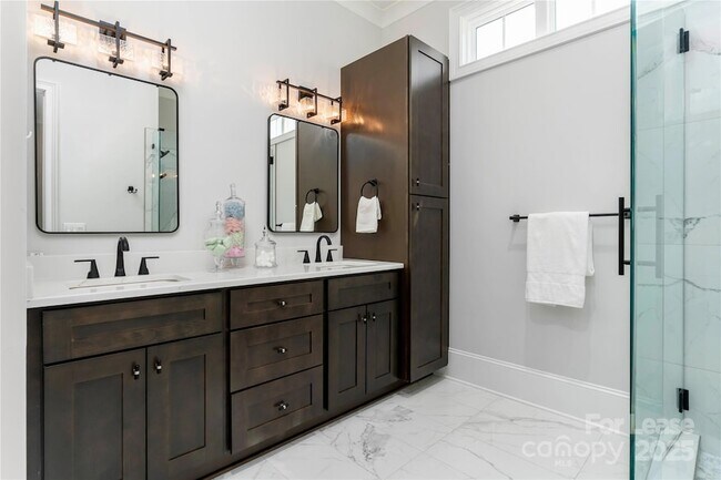 Building Photo - 805 Naples Dr