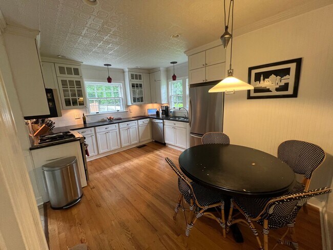 Building Photo - Gorgous 4 Bed 3.3 Bath house in the Sedgef...