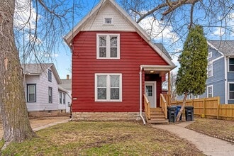 Building Photo - 506 E Parkway Ave