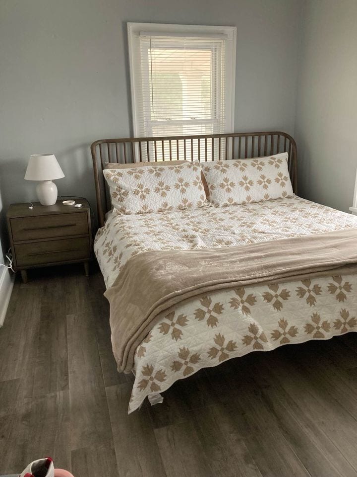 Building Photo - 806 W Broadway St