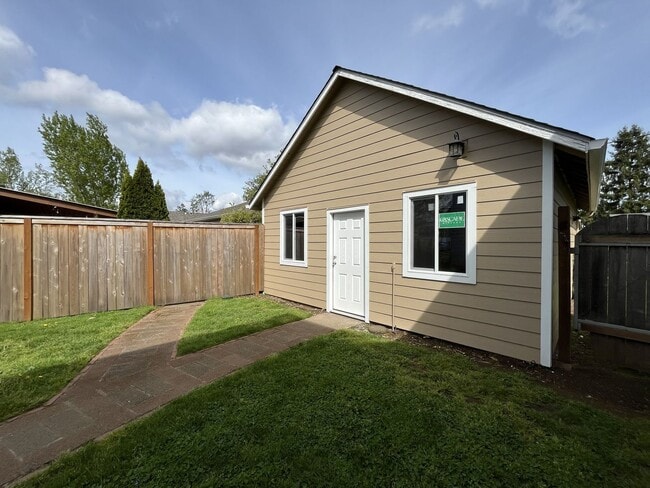 Building Photo - Expansive 4BR 2,900+ Sq Ft Home with Theater-Style Living Room & Bonus Hobby Workshop