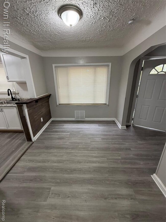 Building Photo - 18705 Avon Ln