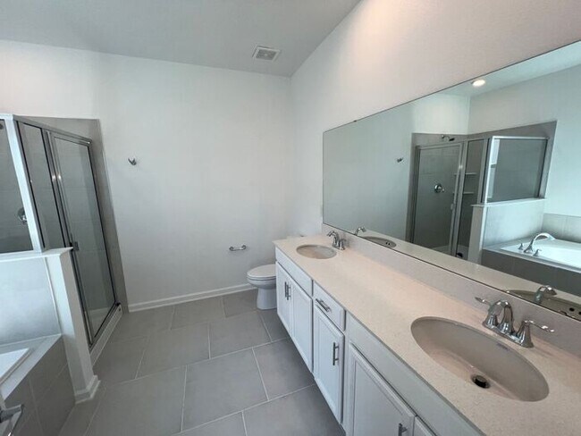 Building Photo - Nearly New 4 bedroom 2.5 bath St. Cloud ho...