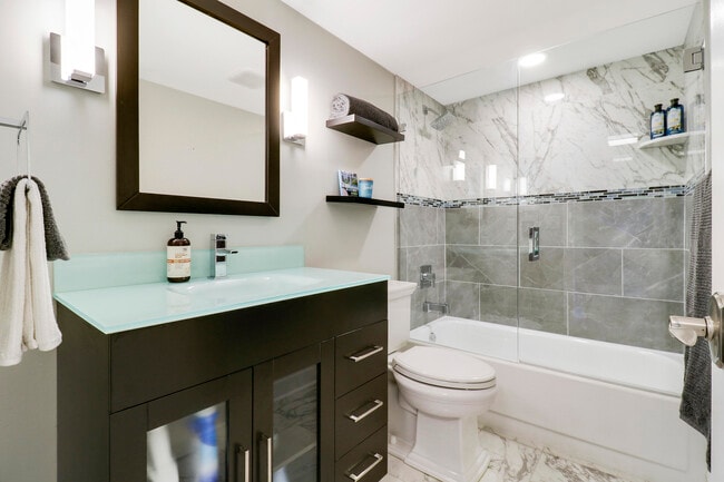 Building Photo - 204 Old Meadow Way