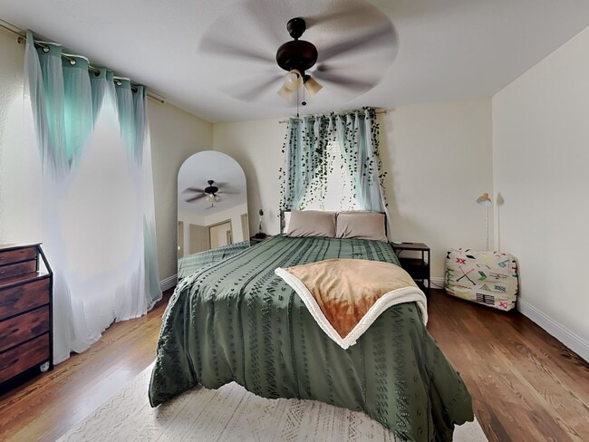 Building Photo - Cook, Entertain, Relax—Welcome Home to Westcliff!