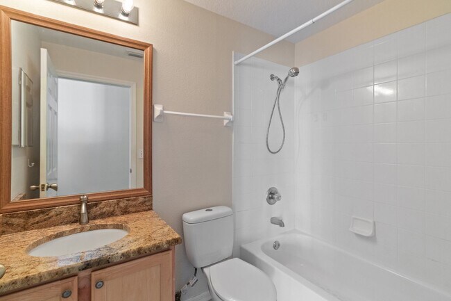 Building Photo - 4 bed, 2 Bath New Tampa Home for Lease!