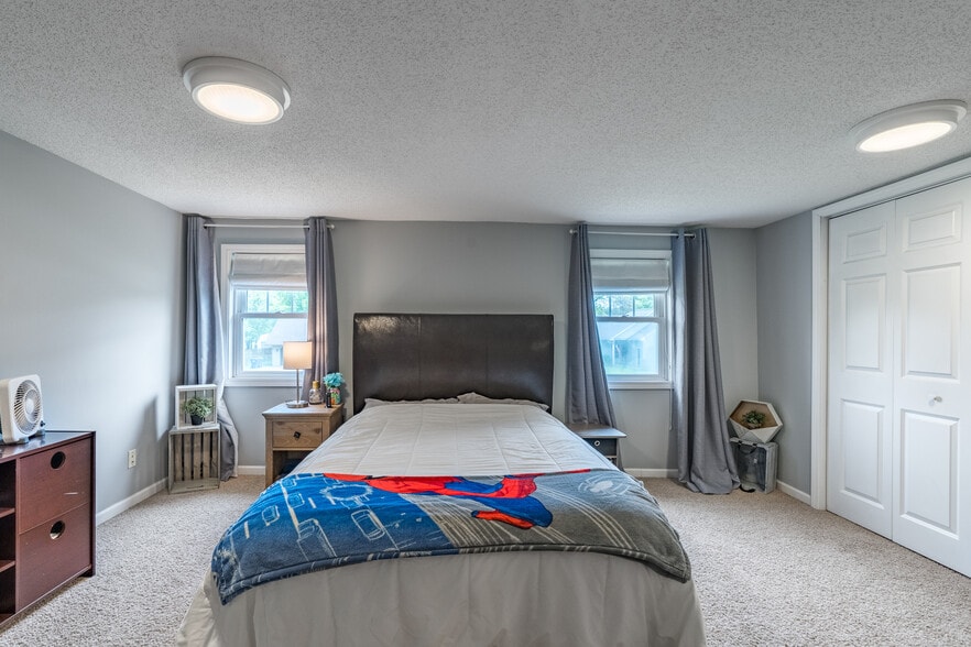 Building Photo - 226302 Swan Ave