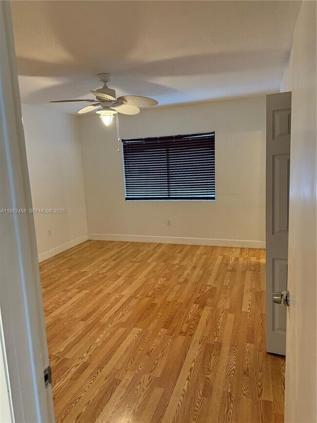 Building Photo - 1142 99th St