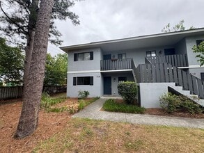 Building Photo - Holly Tree Condominiums