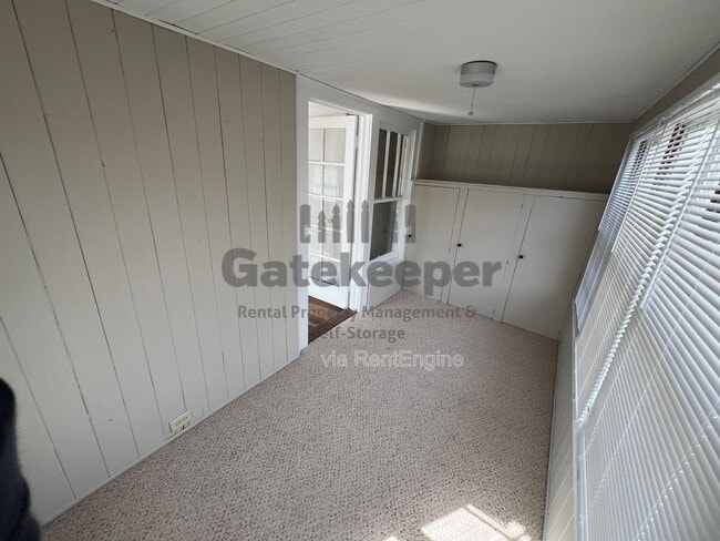 Building Photo - 1802 Temple Ave