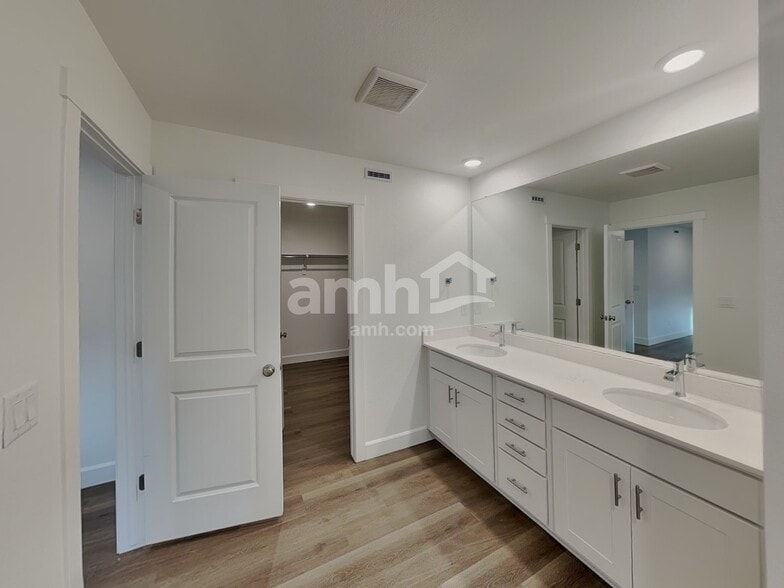 Building Photo - 7285 Arroyo Crossing Pkwy