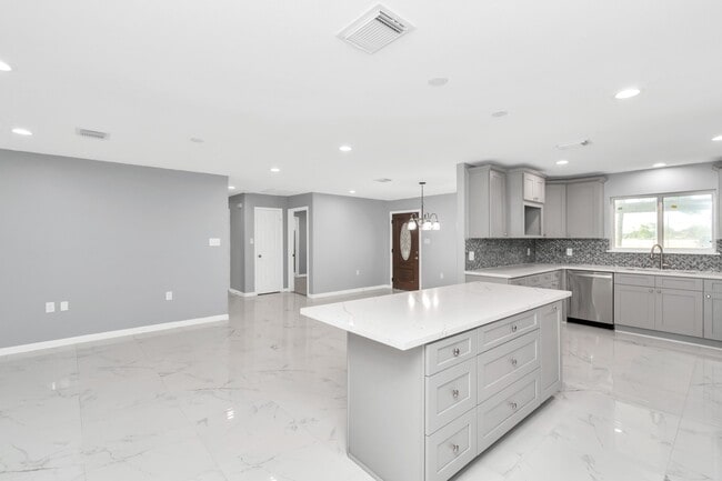 Building Photo - 2826 W Farm to Market 1462