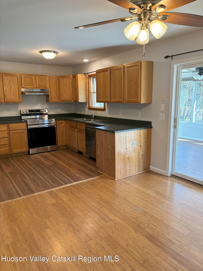 Building Photo - 420 Sepasco Center St