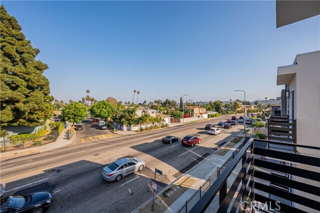 Building Photo - 2727 S La Brea Ave