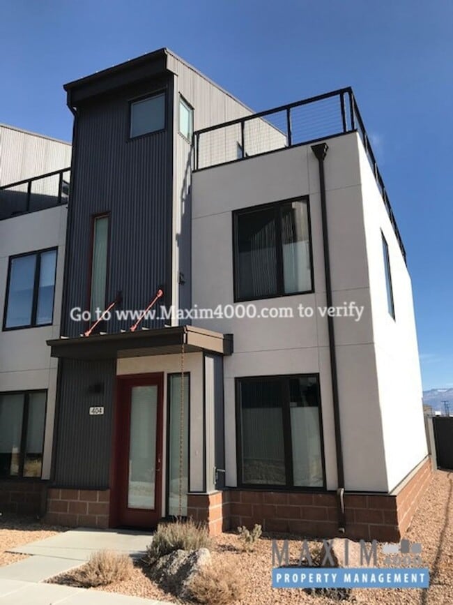 Building Photo - 859 Struthers Ave