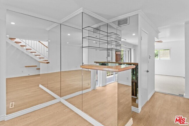 Building Photo - 4610 Densmore Ave