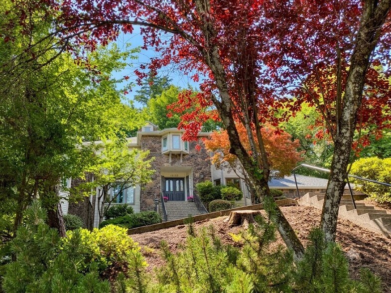 Building Photo - 18132 Westview Dr