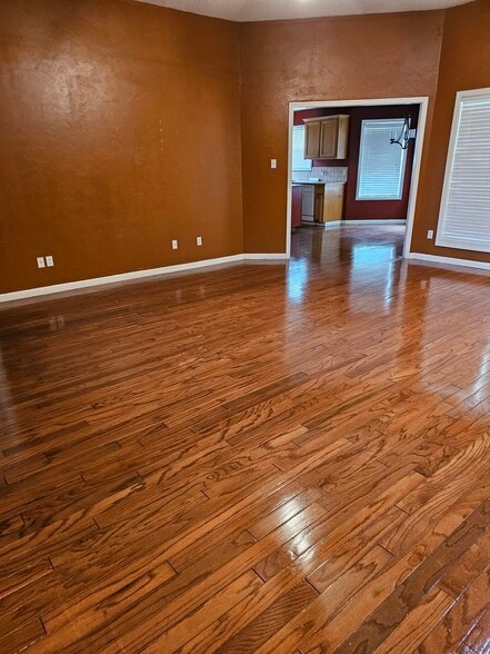 Building Photo - 206 Vail Dr