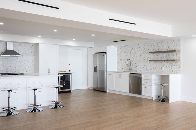 Building Photo - 3 Grove Isle Dr