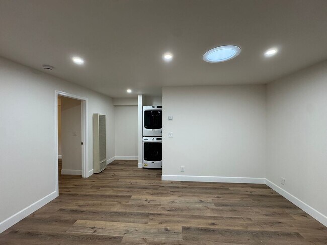 Building Photo - 310 Hansbery Way